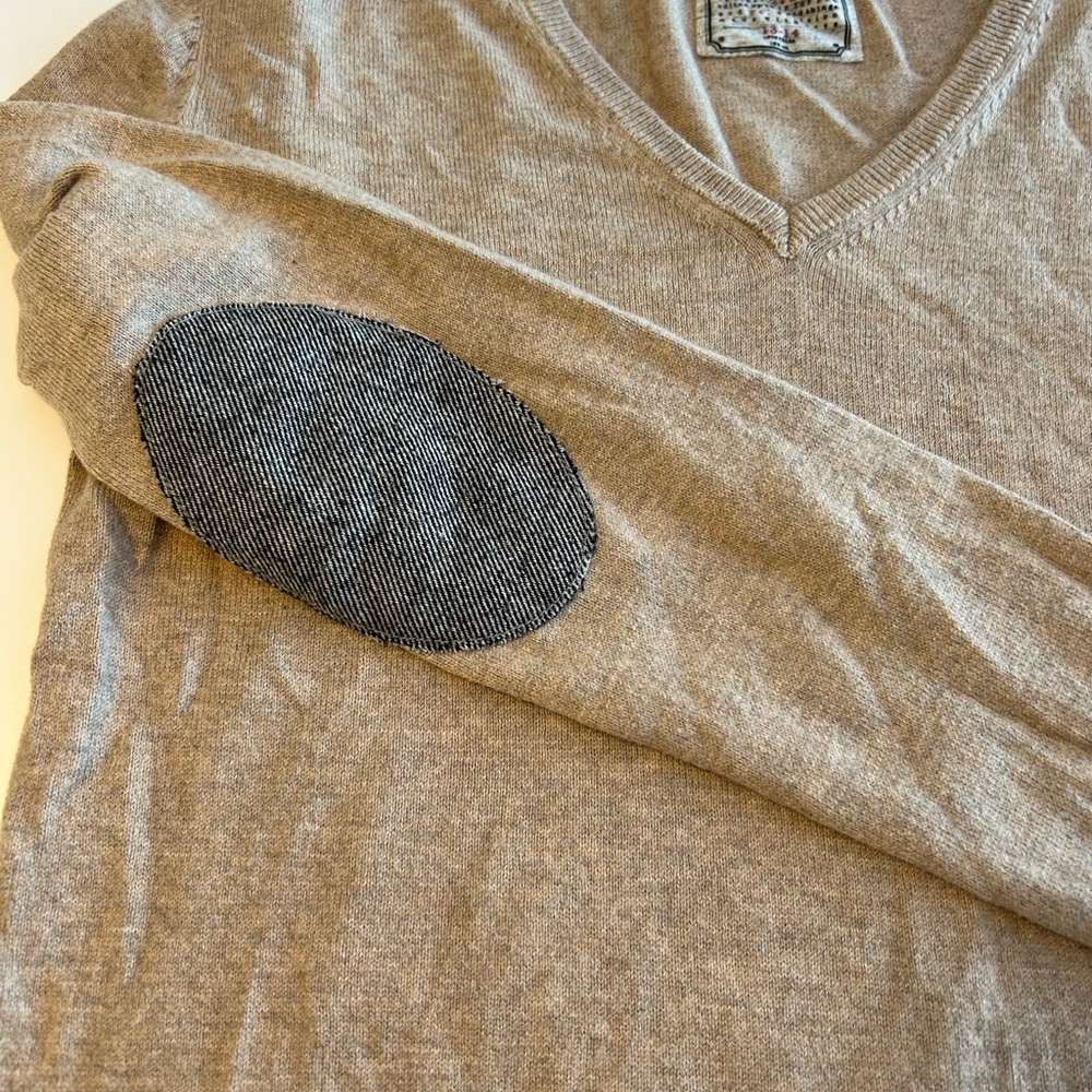 Zara Knitwear sweater V-neckline long sleeves, ribbed cuffs, elbow patches, Sz S - Picture 2 of 9